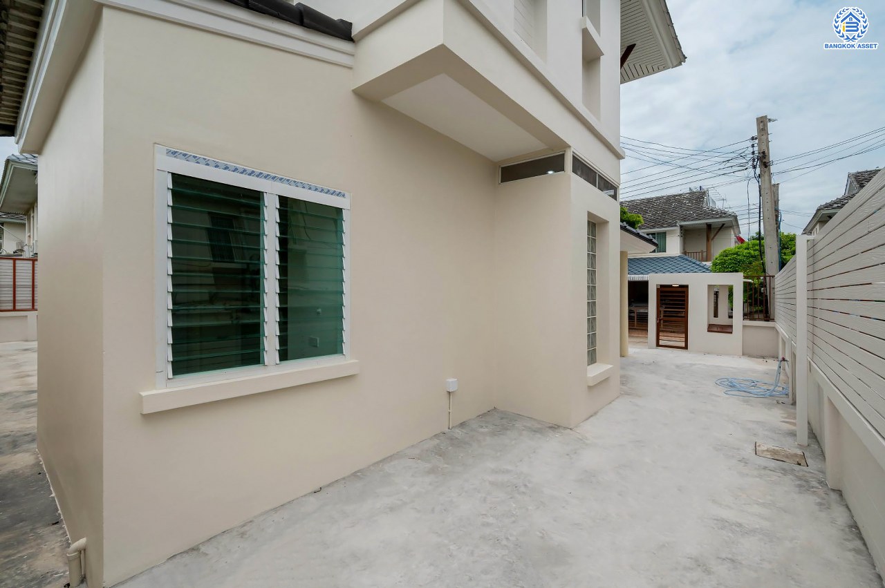 บ้านมือสองตกแต่งใหม่ โครงการ อนันตธารา ทวีวัฒนา เนื้อที่ 60 ตร.ว. พื้นที่ใช้สอย 166 ตร.ม. ฟังก์ชันจัดเต็ม 3 ห้องนอน 3 ห้องน้ำ จอดรถได้ 2 คัน ตอบโจทย์ทุกการเดินทาง บนทำเลศักยภาพ ติดถนนบรมราชชนนี เชื่อมต่อทางคู่ขนานลอยฟ้า ใกล้รถไฟฟ้าสายสีน้ำเงิน "สถานีบางพลัด"